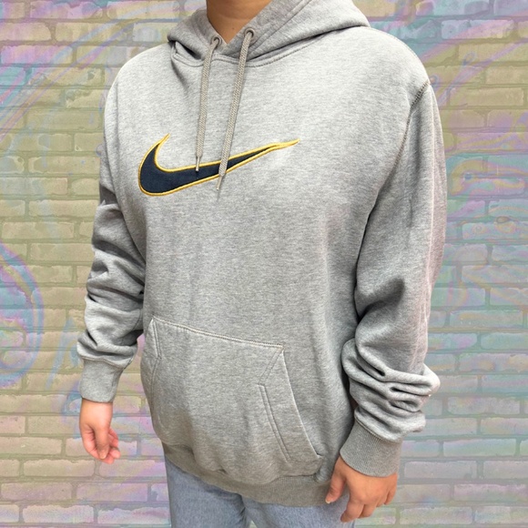 [SOLD] Retro Nike Large Centre Swoosh Embroidered Hoodie - Picture 2 of 3
